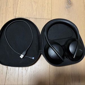 Bose Noise Cancelling Headphones 700.